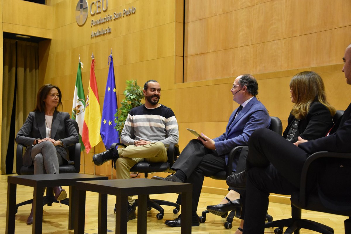 CEUAndalucia's tweet photo. Roberto Melián es antiguo alumno @CEUAndalucia En nuestro Encuentro Digital compartió su experiencia personal y profesional cursando #TSAAFD y, posteriormente, el grado en #CCAFyD. CEU le ha dado la oportunidad de incorporarse al mercado laboral. "Una experiencia muy positiva" https://t.co/WZJbl3sYtX
