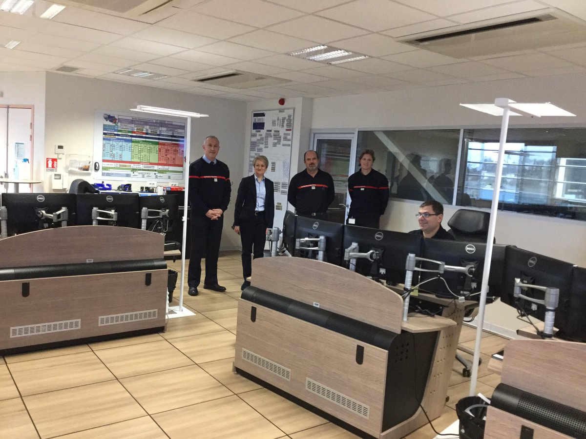 Pompiers03's tweet photo. Visite cet après-midi de madame Hélène Demolombe-Tobie, secrétaire générale de la préfecture de l’Allier au sein du SDIS de l’Allier. Présentation du centre de traitement de l’alerte et des différents services de l’état-major. #Prefet03 https://t.co/qYboi56LJ0