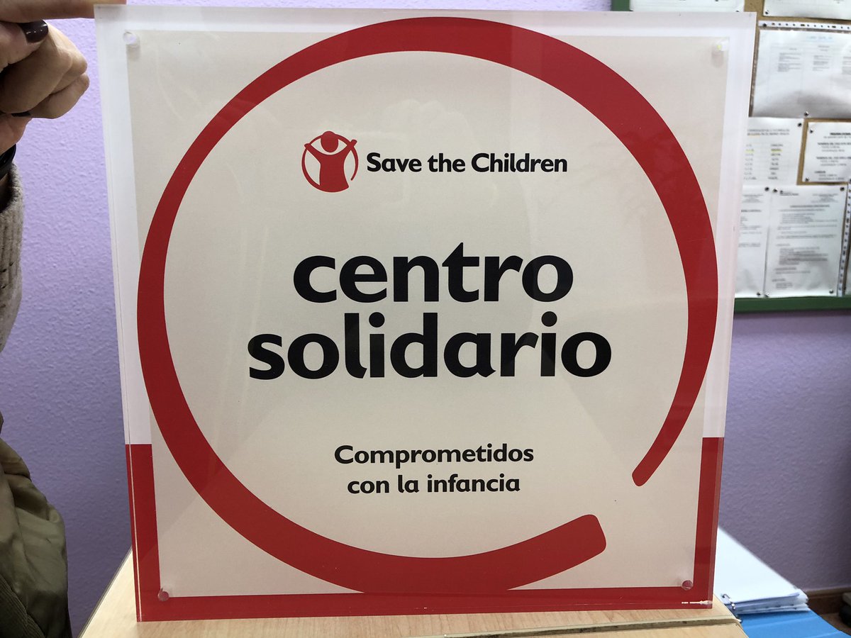 cpseveroochoa's tweet photo. ¡Feliz #DiaEscolarDeLaNoViolenciaYLaPaz ! 
Hoy el alumnado de todo el centro ha participado en la carrera solidaria de @EducacionSave 
Este año además nos ha tocado acto especial de entrega de placa como centro solidario por los 5 años de participación. https://t.co/0gXH3GFW90