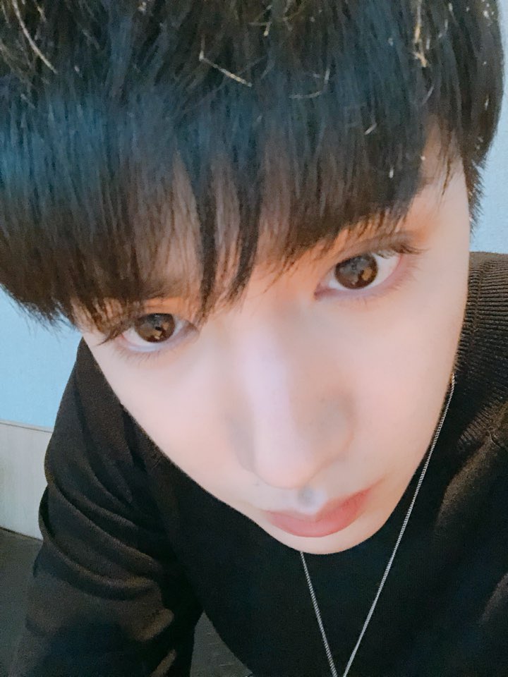 CUBE_PTG's tweet photo. [#우석] 사랑하는 유니버스~😻 생일축하해주셔서 정말 감사합니다! 오늘은 저의 생일이기도하지만 저희 어머니 생신이기도 합니다ㅎㅎ엄마 아빠 낳아주셔서 감사합니다 항상 말씀해주신대로 나보다 남을 위하며 살아가겠습니다 아들이 표현을 잘 못하지만 진짜 사랑합니다 절대 아프지마세요-우석이가- https://t.co/TcxzeMXHiD
