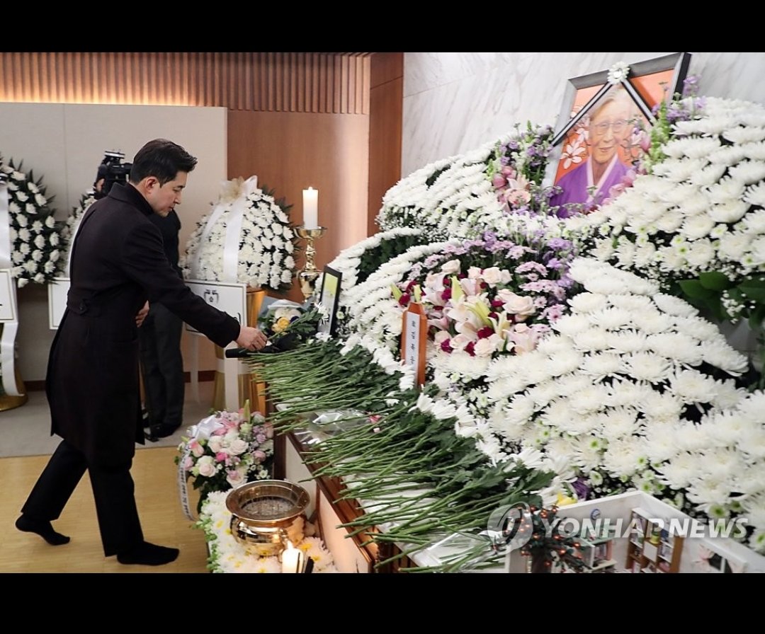 justicefly2020's tweet photo. 절대 잊지않고 살아 가겠습니다. 훨훨 나비가 되어 나십시오. https://t.co/1OMj310GEW