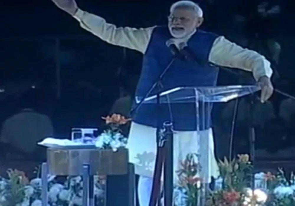 sandeshnews's tweet photo. સુરતમાં મોદીનું જોરદાર સંબોધનઃ મારું રીમોટ કંટ્રોલ તમારા હાથમાં છે
#Surat #IndoorStadium #PMModi #RevolvingStage
વધુ વિગત માટે અહીં કરો ક્લિક: https://t.co/W9rLlidNVP https://t.co/zS33HD0GeW