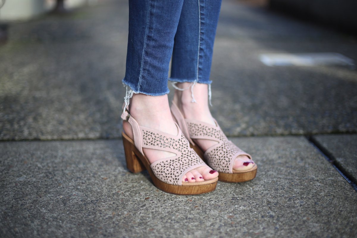 Arktana's tweet photo. These shoes are about to become your favorite pair 🌸
#arktana #ericmichael #spring2019 #springstyles #springready #shoesoftheday #downtowncamas #shoplocal #blushsandals #springtrends #shoes #arktanastyles https://t.co/pSne6Tp7He
