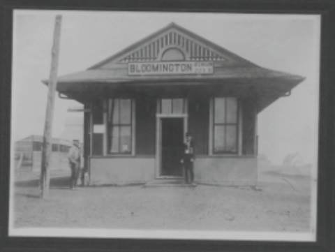 ChapmanCenter1's tweet photo. #sunflowerstamps is in Osborne County in the lost town of Bloomington. 

Check out this #undergraduateresearch from Nathan Mick in our archive: https://t.co/wDF3E4lpxM

#kansashistory #osbornecountykansas #thetownwithouttornadoes #losttown #kstateresearch #kstate https://t.co/yW9GgVzrQP
