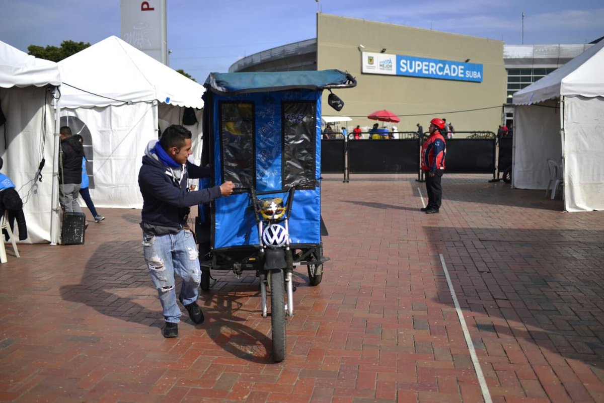 SectorMovilidad's tweet image. 📍En la Plazoleta del SuperCADE de Suba adelantamos el censo a bicitaxistas, con el que damos cumplimiento a la resolución expedida por @MinTransporteCo, que pretende reglamentar este servicio en bicitaxis sin motor o con pedaleo asistido.

#MovilidadMejorParaTodos