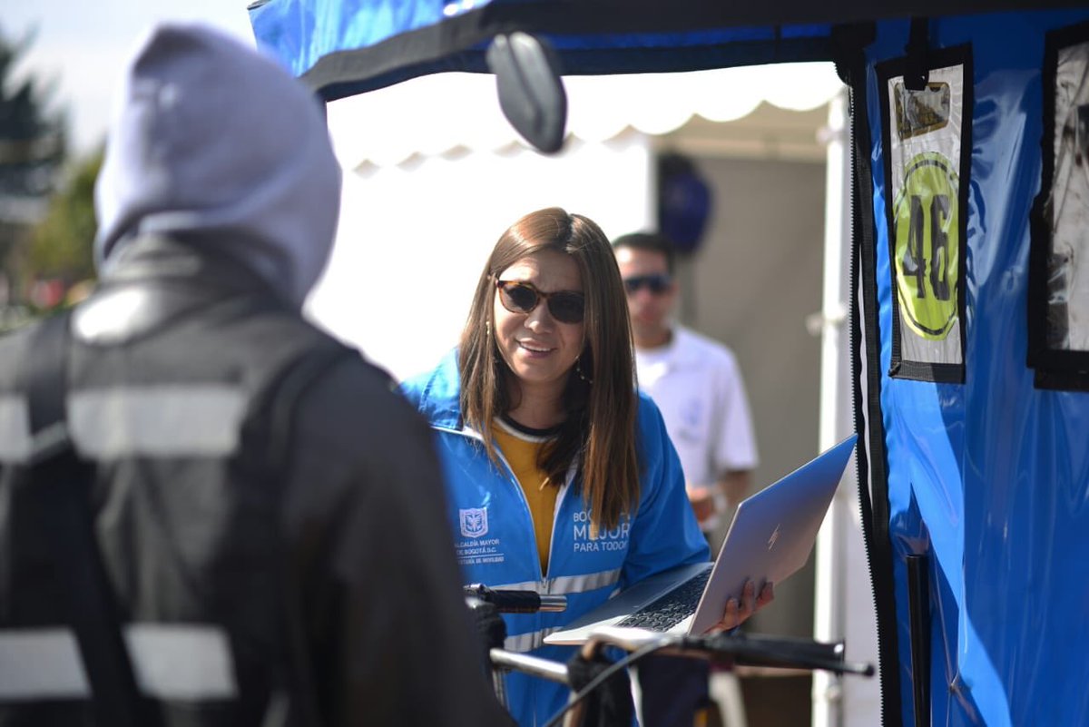SectorMovilidad's tweet image. 📍En la Plazoleta del SuperCADE de Suba adelantamos el censo a bicitaxistas, con el que damos cumplimiento a la resolución expedida por @MinTransporteCo, que pretende reglamentar este servicio en bicitaxis sin motor o con pedaleo asistido.

#MovilidadMejorParaTodos