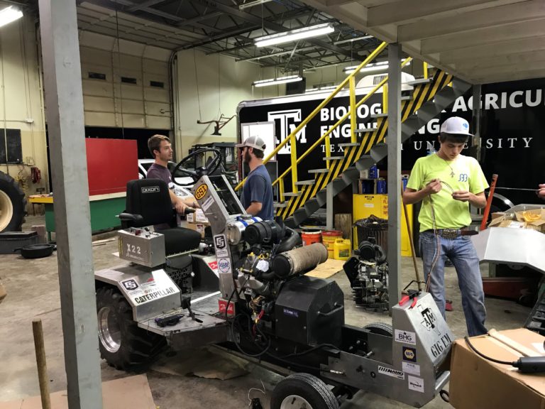 aglifesciences's tweet image. The Aggie Pullers is a hands-on student organization that is dedicated to designing, managing and presenting a quarter-scale tractor each year. Students from all majors are welcome to join Aggie Pullers.

#AgEngineering #StudentOrganization