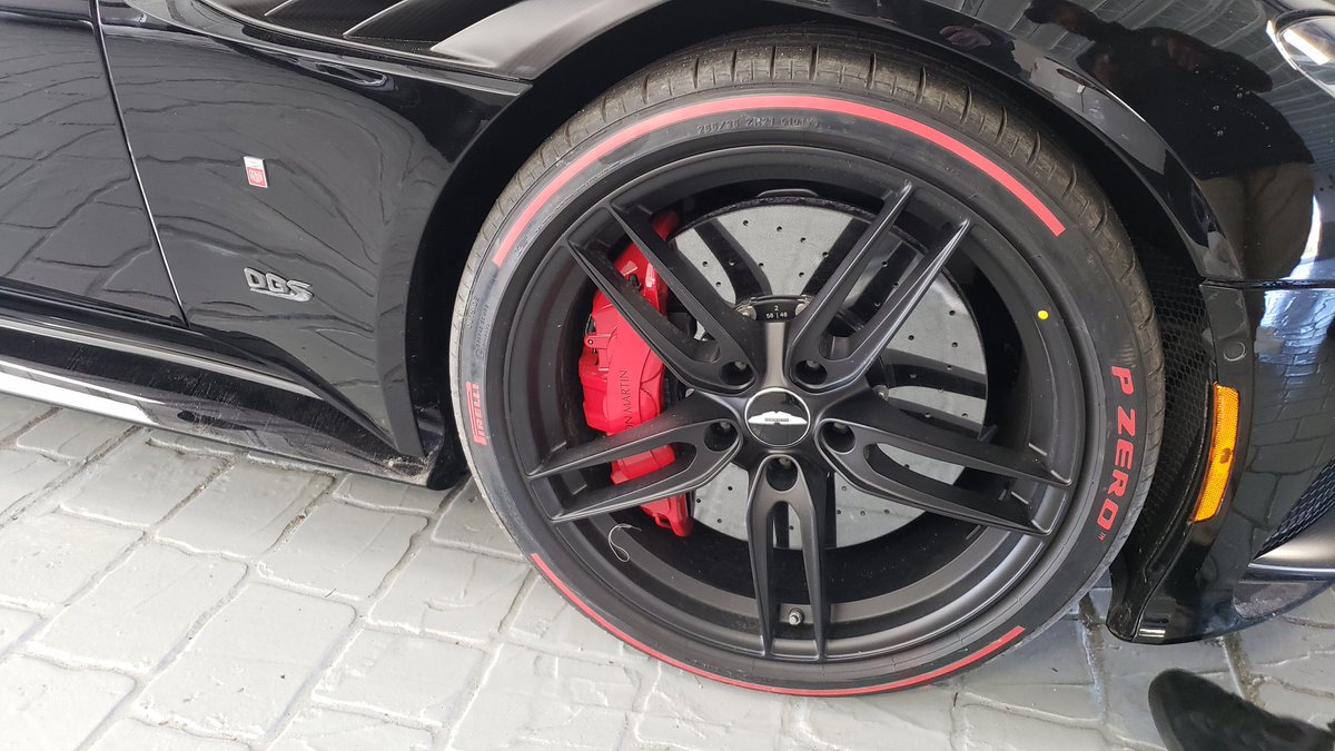 AstonMartinCLT's tweet photo. This epic #AstonMartin has arrived #DBSSuperleggera TAG HEUER special edition • the #bruteinasuit has made it to #Charlotte • #tagheueredition | special edition • 715hp 5.2l V12 663 ft pound of torque • Aston Martin
.
#AstonMartinCharlotte #pirellicoloredition @TAGHeuer https://t.co/7vALrJaHWb