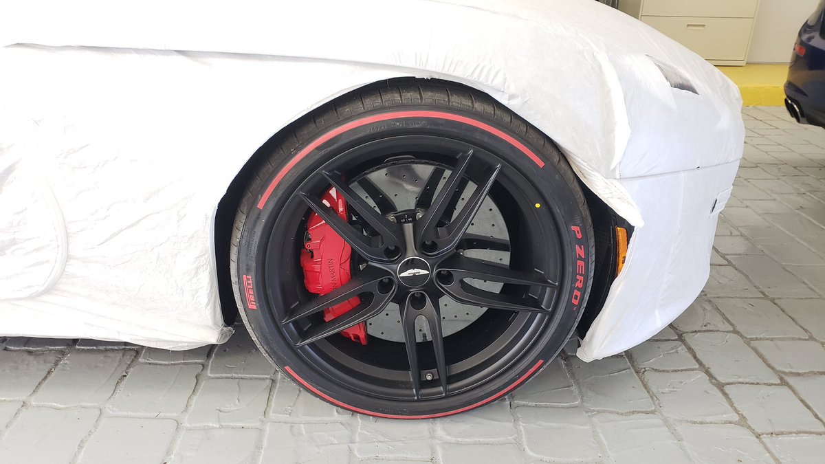 AstonMartinCLT's tweet photo. This epic #AstonMartin has arrived #DBSSuperleggera TAG HEUER special edition • the #bruteinasuit has made it to #Charlotte • #tagheueredition | special edition • 715hp 5.2l V12 663 ft pound of torque • Aston Martin
.
#AstonMartinCharlotte #pirellicoloredition @TAGHeuer https://t.co/7vALrJaHWb