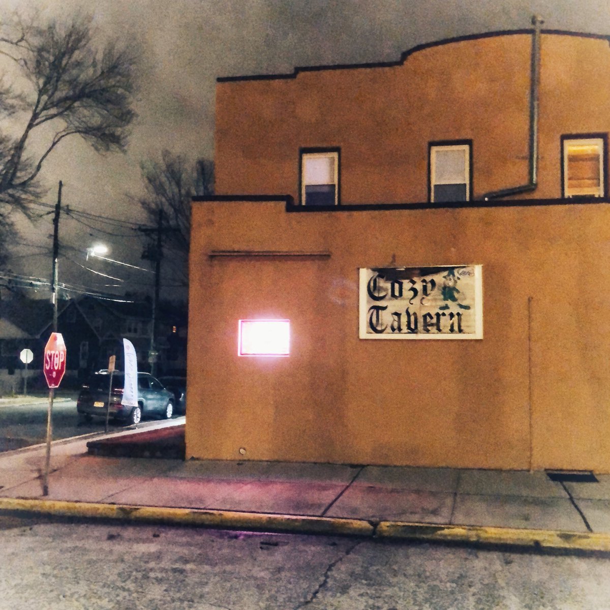 bvarphotos's tweet photo. Cozy Tavern on a cold night. https://t.co/8WXSRzmzT4 #foundinnj https://t.co/oJCtTaJqCy