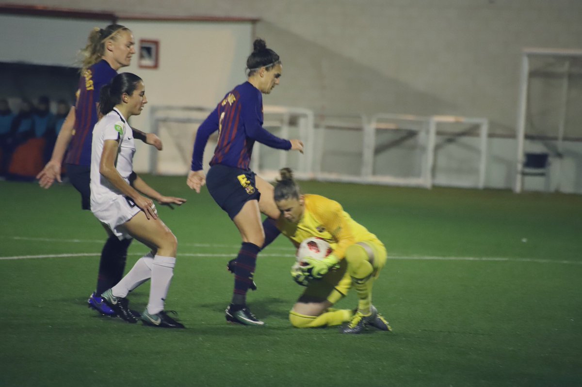 MadridCFF's tweet photo. ⓜⓒⓕⓕ 🏆👑 #CopaDeLaReina 
¡¡LAS ONCE DEL @madridcff!!
 @madridcff 0-1 @FCBfemeni 
       ⚪️⚪️⚪️🖤🖤⚪️⚪️⚪️
       ¡¡VAMOS MI MADRID!!
             ¡¡¡SE PUEDE!!!
#SIENTEMADRIDFEMENINO 🖤⚪️ https://t.co/pSmIJjaruY