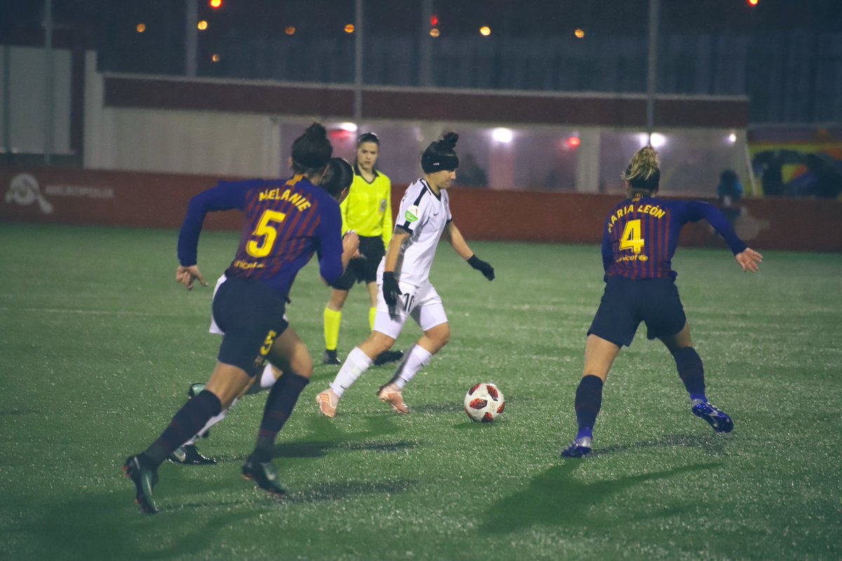 MadridCFF's tweet photo. ⓜⓒⓕⓕ 🏆👑 #CopaDeLaReina 
¡¡LAS ONCE DEL @madridcff!!
 @madridcff 0-1 @FCBfemeni 
       ⚪️⚪️⚪️🖤🖤⚪️⚪️⚪️
       ¡¡VAMOS MI MADRID!!
             ¡¡¡SE PUEDE!!!
#SIENTEMADRIDFEMENINO 🖤⚪️ https://t.co/pSmIJjaruY