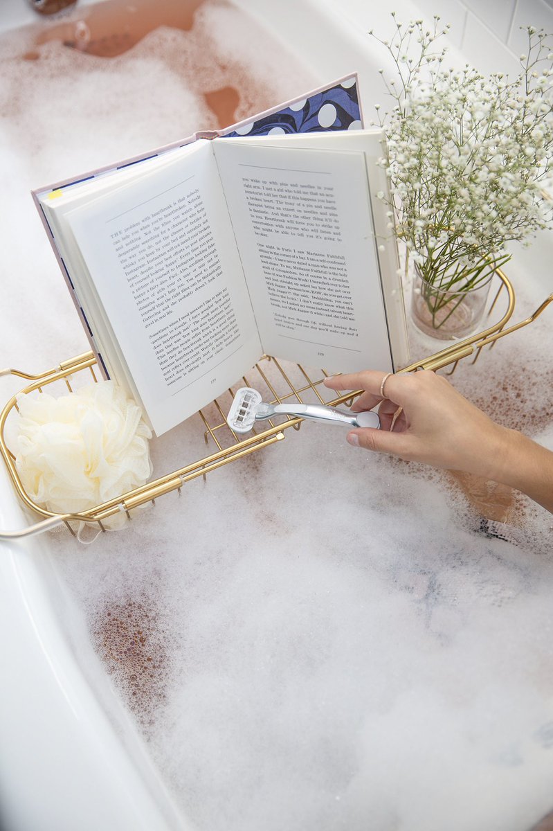 Alexandra_DITC's tweet photo. Love how @gillettevenus new subscription box fits into my busy lifestyle; no more running out for new razor blades! Read more about this awesome service here: https://t.co/rdHY4S7KMS #VenusDirect #ad https://t.co/qWj1eF0Rpr
