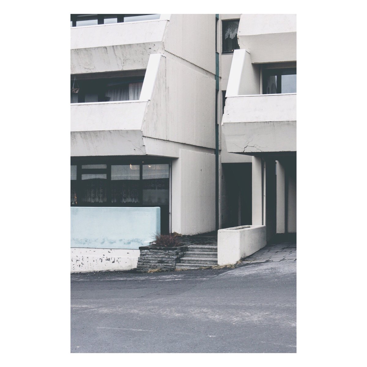 Dreifið ösku minni í Hamraborg. Besta bygging landsins, Teiknistofan Óðinstorgi geirneglir leikinn.