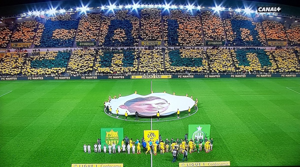 Footballogue's tweet photo. [#PlayForSala🙏] Le superbe tifo nantais en hommage à Sala🇦🇷 https://t.co/IUY0uaT6an