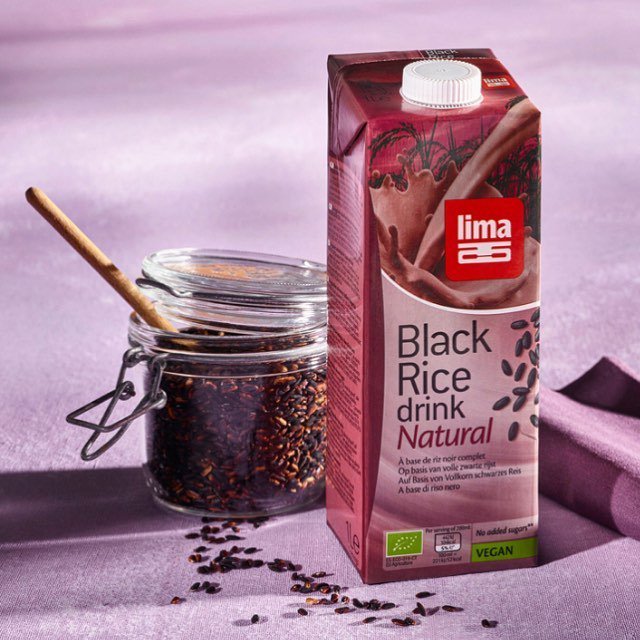 Lenzer_be's tweet photo. Shooting for Lima! #lenzer #lenzerphotographers #food #vegan #blackrice #lovemyjob #photography #studio #styling #drinks #colorful #purple #bio #healthyfood @marie_ver_.eecke @mark.dewilde https://t.co/2yCbpif55t https://t.co/v21oOzKJBa