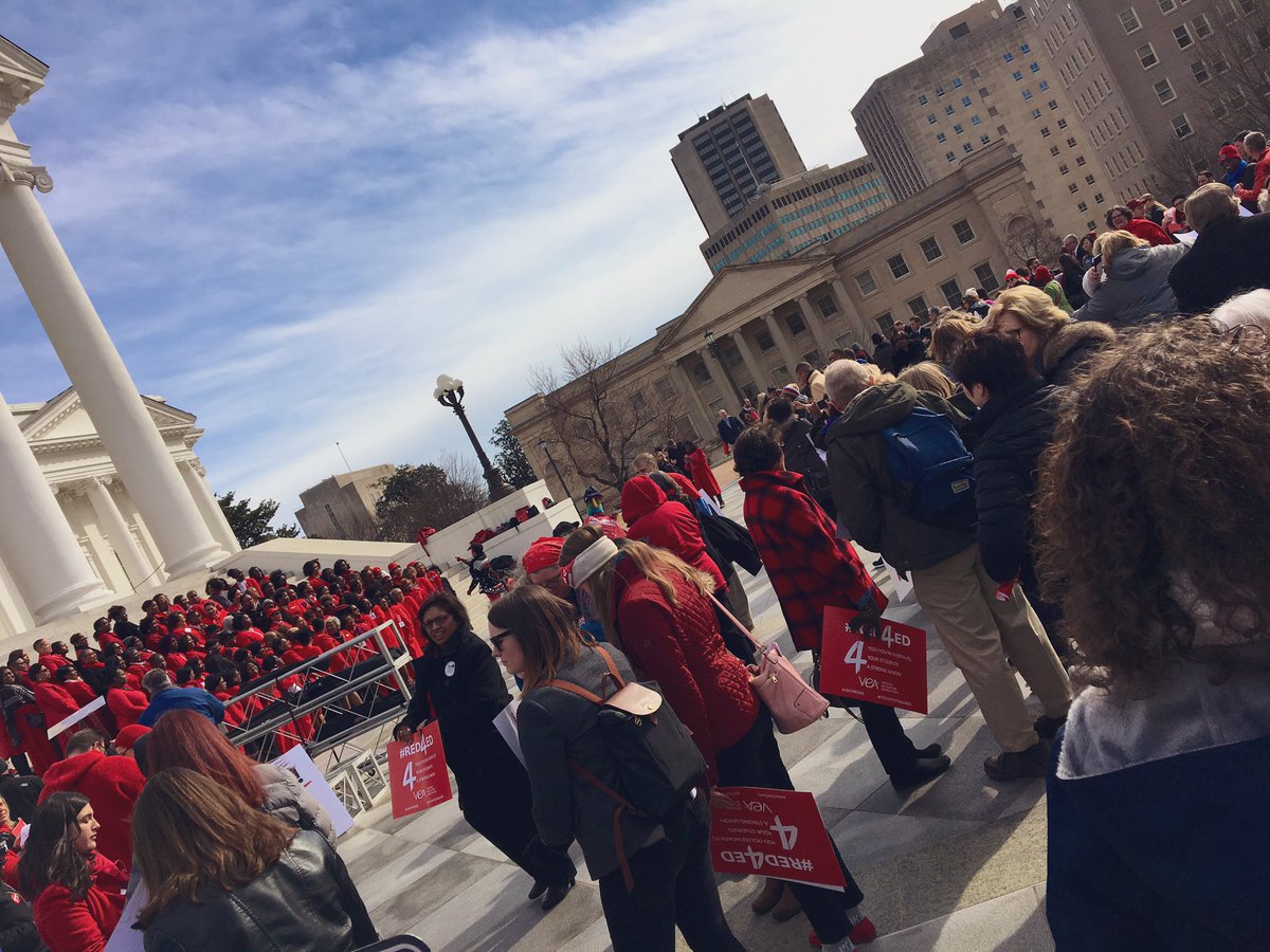 Making waves in the name of education because #KidsDeserveIt and #sodowe 🍎🙌🏻❤️💪🏻🌹🎶 #weRUNasONE #RedForEd