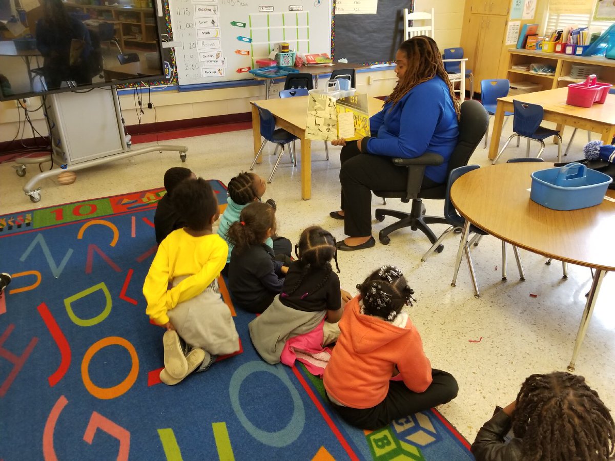 JaxShrimp's tweet photo. Did someone say Literacy Week was upon us? We were proud to partner with @DuvalSchools to participate in two reading programs today! @ADubInBaseball is always happy to share a good Roberto Clemente story! #ShrimpService https://t.co/aYrwYCVCpk