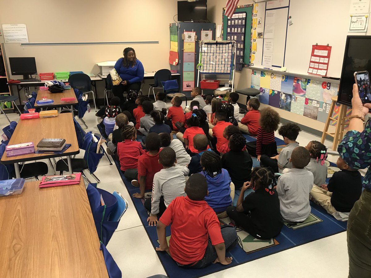 JaxShrimp's tweet photo. Did someone say Literacy Week was upon us? We were proud to partner with @DuvalSchools to participate in two reading programs today! @ADubInBaseball is always happy to share a good Roberto Clemente story! #ShrimpService https://t.co/aYrwYCVCpk