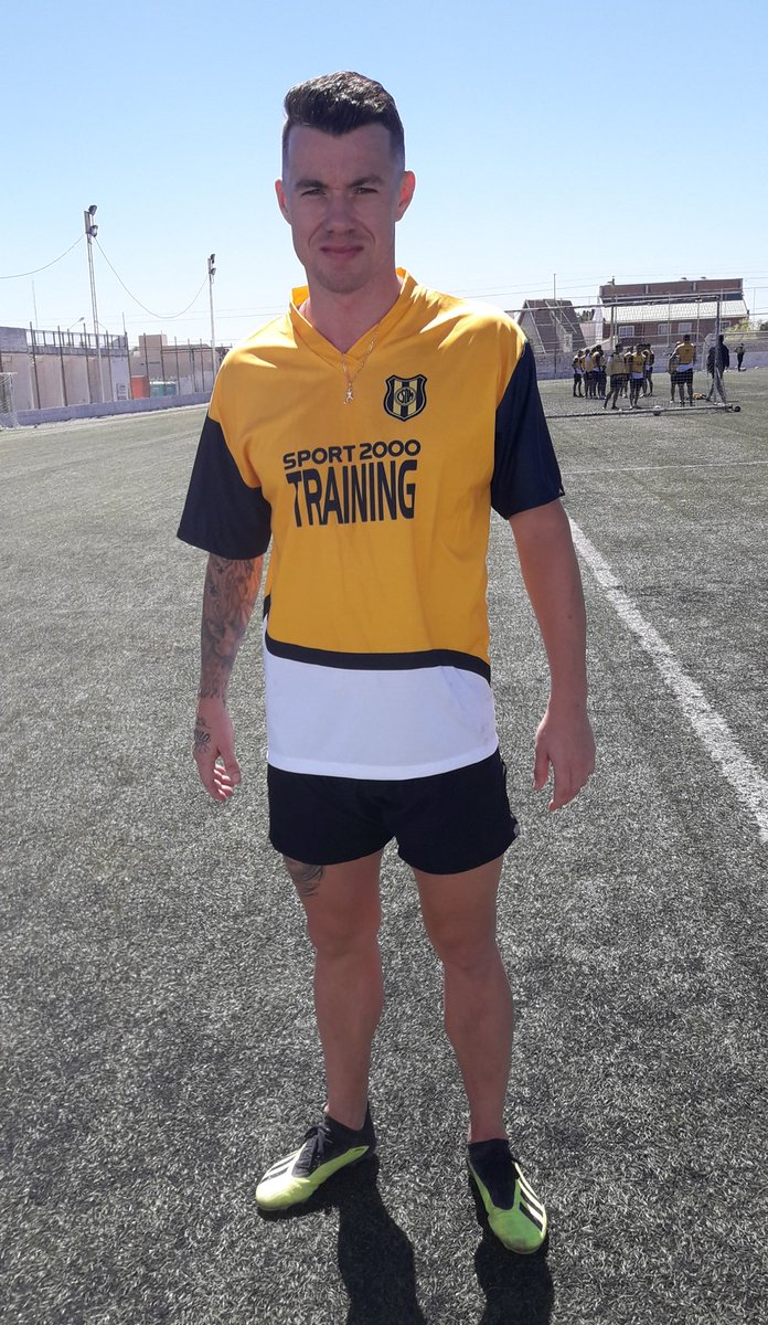 #DEPORTIVOMADRYN - #FederalA 
Hugo Bargas flamate incorporacion del <a href="/ClubMadryn/">Club Social y Deportivo Madryn</a> paso con exito la revision medica y ya se sumo a los trabajos del plantel .
El delantero de 32 años y goleador del futbol boliviano vuelve al futbol argentino tras 8 años de jugar en el exterior .