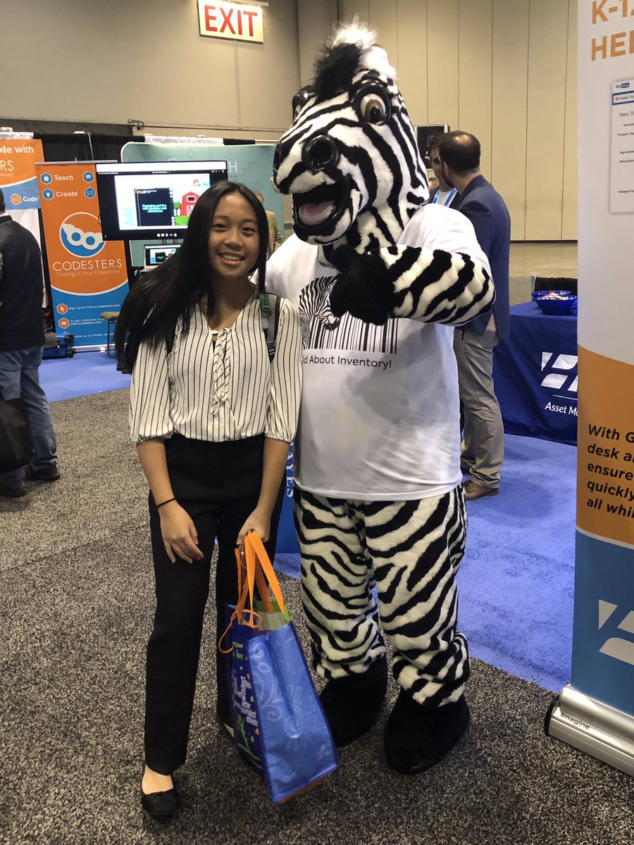 BBianca2152's tweet photo. Second and last day of FETC 😁😕 // It was a great learning experience and I’m glad I got to share and learn more things about AI and what our school does to many people. #FETC19 @rentonprep https://t.co/UTIsXVEizj