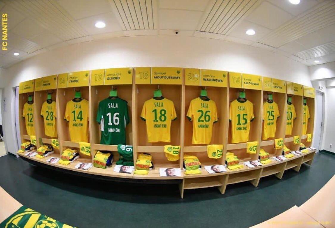 13tifa13's tweet photo. La Beaujoire 💙 @FCNantes plus qu'un club. Une ambiance, un hommage, des frissons comme jamais. Ce club c'est quelque chose quand on a connu son histoire. Et ces ultras.....ce jaune et vert 🔥 Rien à rajouter. #PlayForSala #PrayforSala #FCNASSE #FCNantes #MerciEmi  💙🙏⚽ https://t.co/NE7svAqX2V