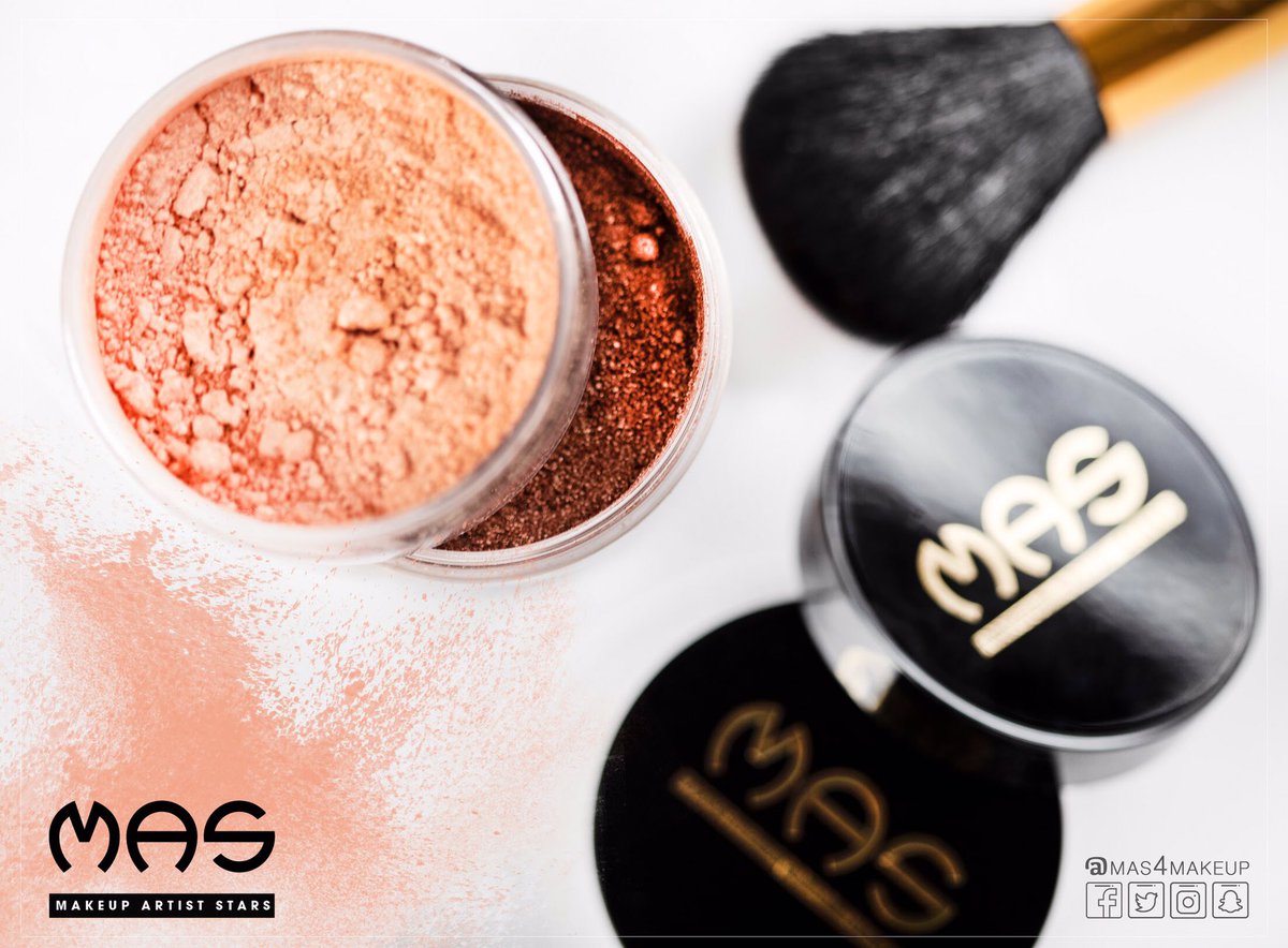 mas4makeup's tweet photo. .
بودرة سائبة لامعة تتميز بألوانها الغنية و الجميلة من #ماس #MAS ،  تمنح البشرة إضاءة تنعكس مع الأضواء حيث أن لمسة بسيطة منها تكفي بسبب تركيزها العالي و يمكن استخدمها على الوجه أو الجسم ، وتتوفر بخمسة ألوان
.
السعر: ٤٠ريال
.
#ميكب #مكياج #اضاءة  #بودرة_لامعة https://t.co/FSxERhIlQv