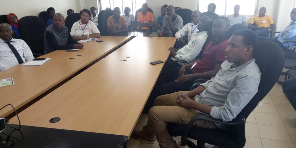 TradePortalRw's tweet photo. Another great opportunity to present https://t.co/v4EtR7hiQn to traders, customs and crossborder regulatory agencies staff, in Gatuna and Rusumo; as part of the #CustomsWeek agenda by @rrainfo https://t.co/SPztqdGRNo