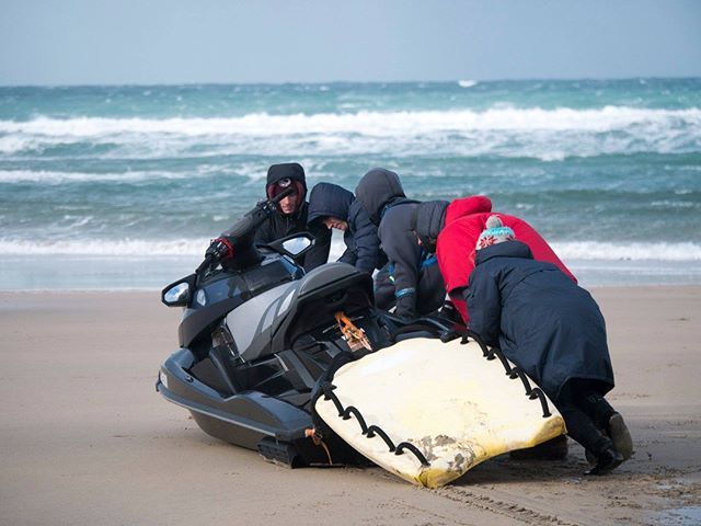 StudentWindsurf's tweet image. JETSKI SAFETY!.
Ever been concerned for your safety whilst windsurfing out in massive waves?
Well, don't worry, we have full safety cover for all our Puravida Wavesailing Competitions!
.
The next one is Plym-Ex this weekend down in Cornwall, message us t… bit.ly/2Sfi24l