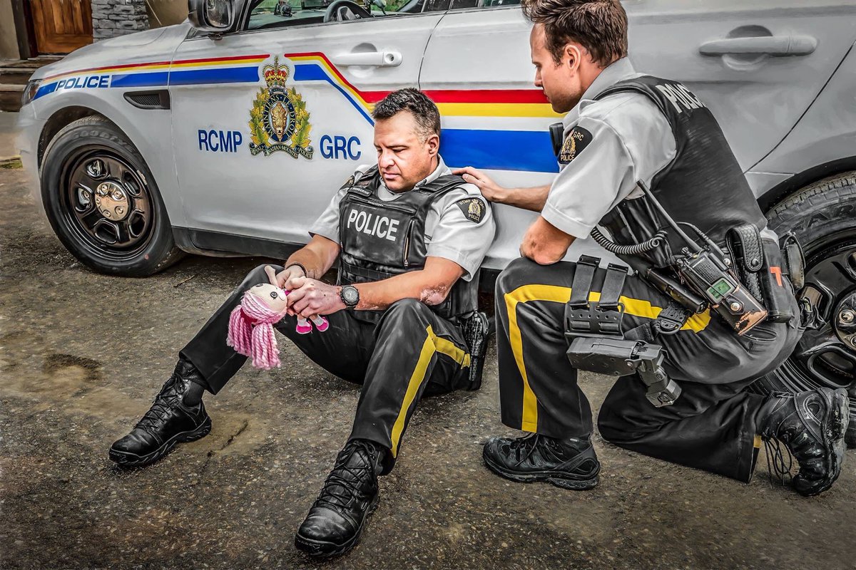 RCMPPEITraffic's tweet photo. Hey Followers, it’s #BellLetsTalkDay for Mental Health Awareness... You may be struggling but trust me, YOU ARE NOT ALONE... Reach out to someone, Let’s Talk about it!!#BeIlLetsTalk #StopTheStigma Can we get a Like and a Retweet???? Cst. Parsons #BellLetsTalk2019 @Bell_LetsTalk https://t.co/IBlUQVfTEt