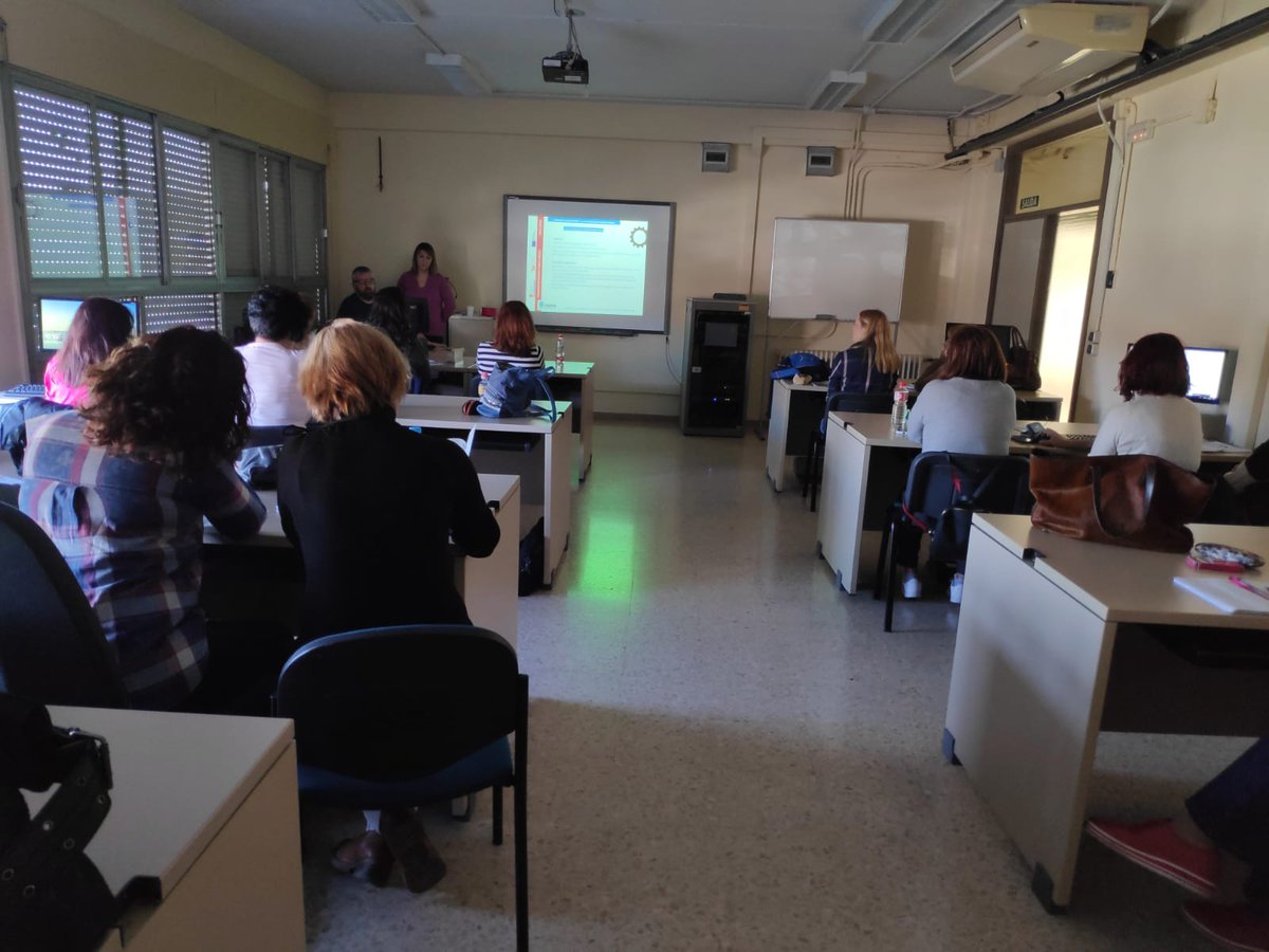 Lanzaderalegan2's tweet image. Por otra parte también hemos recibido una charla sobre los #certificados de #profesionalidad , otra forma de seguir formándonos y de que cada vez este más cerca la #includion al mercado laboral, gracias al equipo de el 1 de mayo