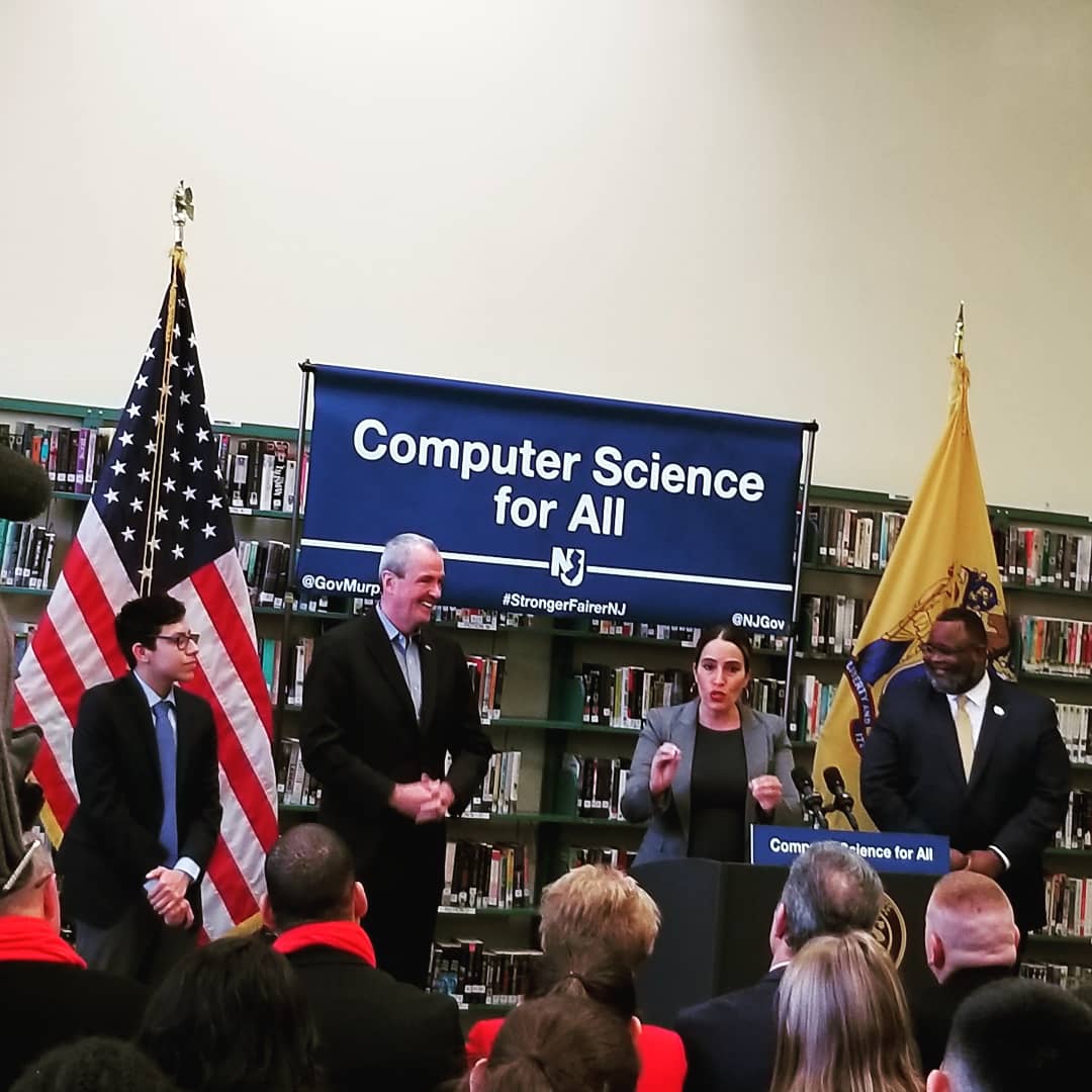 carmencusido's tweet image. A couple more images from today&apos;s #computerscienceforall event! #strongerfairerNJ