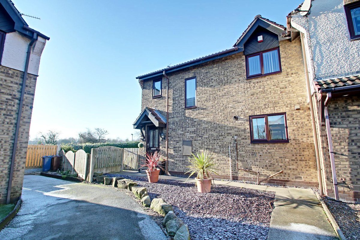 BarnsleyHAY's tweet photo. This is one of the best I've seen for a long time. Simply stunning throughout and ready to move into. https://t.co/fbHDMOaBtL https://t.co/6pNn86tkzn