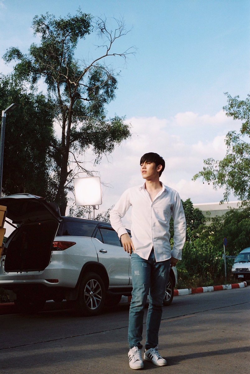 รออะไรกั๊นน