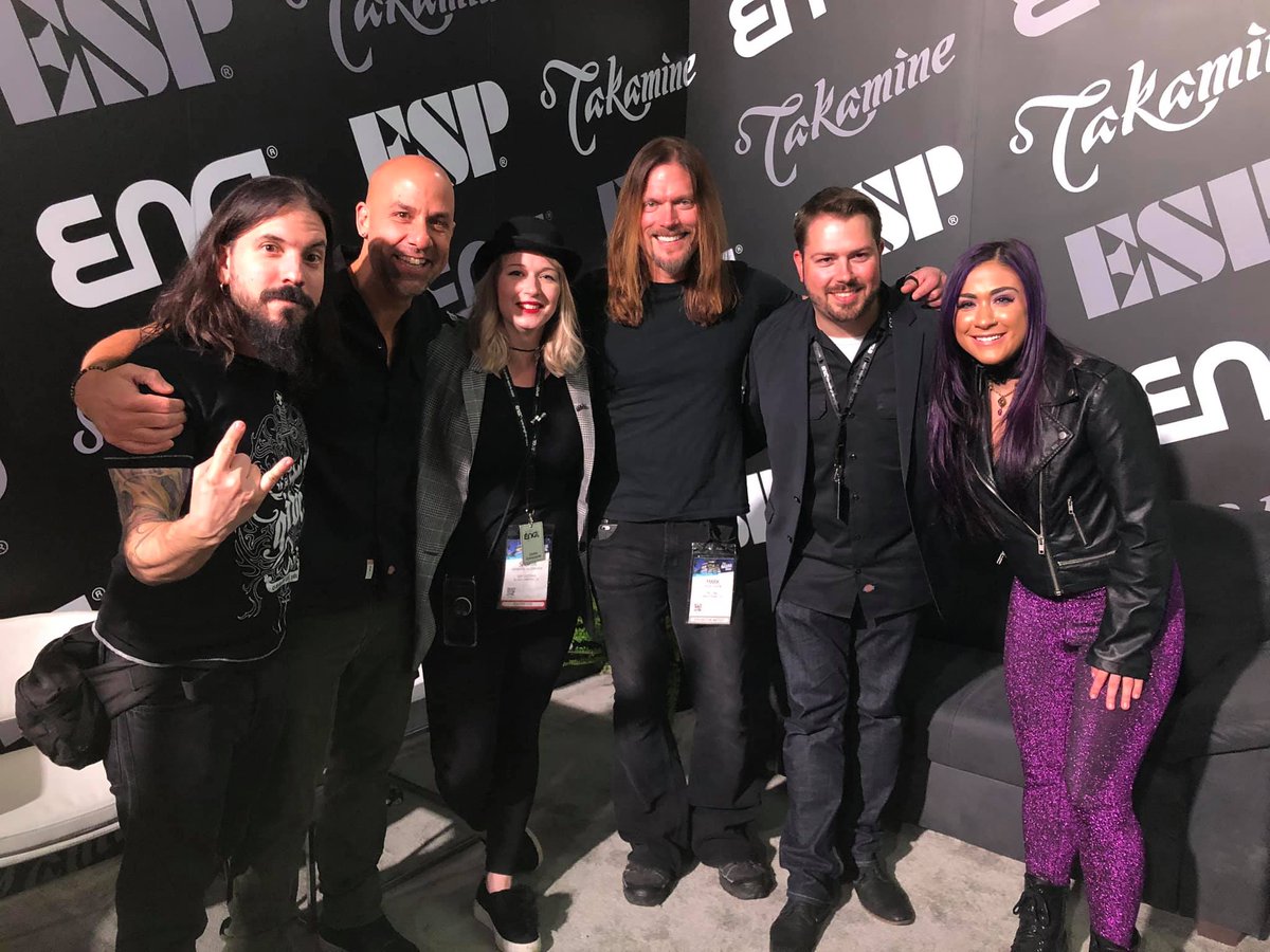 MeliaRocks_Fans's tweet photo. Today's @meliamaccarone #SMILEOfTheDAY😍Hang'n @NAMMShow With Her @englamps Endorsed Artist Family members😎 Ck out more @ https://t.co/WuwHtgKjNj🤘Have a Great Day Fans😎Put a #Smile on a Face😃Turn a Friend onto #MELIA's #HOT🔥#ROOCK🎸@ https://t.co/FWm4JpudOA💥#MeliaRocks💜✌ https://t.co/Bc9omofCUH
