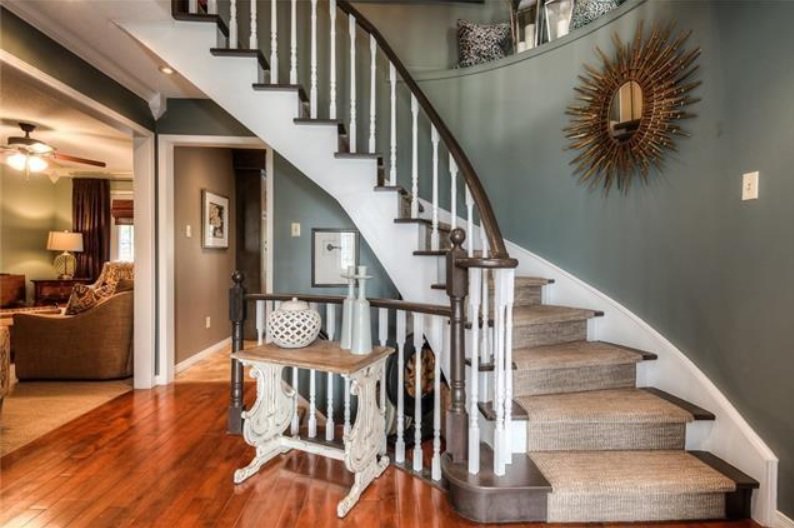 ChestnutPrkWest's tweet photo. CPW's @VickeryJasmyn presents this lovely 4+1 bedroom, solid-brick executive home in North Brantford.  Just minutes to the 403, schools, shopping... and more!  Check it out: https://t.co/s4SMPOx9NF #RealEstate #Brantford #Lifestyle #Design https://t.co/122FzycGM3