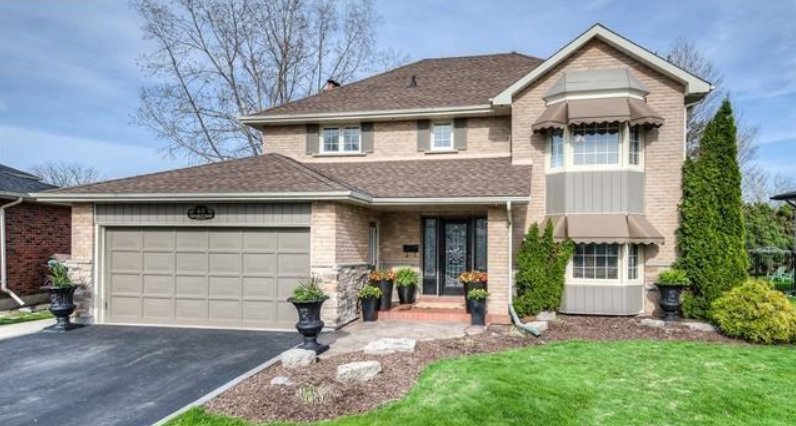 ChestnutPrkWest's tweet photo. CPW's @VickeryJasmyn presents this lovely 4+1 bedroom, solid-brick executive home in North Brantford.  Just minutes to the 403, schools, shopping... and more!  Check it out: https://t.co/s4SMPOx9NF #RealEstate #Brantford #Lifestyle #Design https://t.co/122FzycGM3