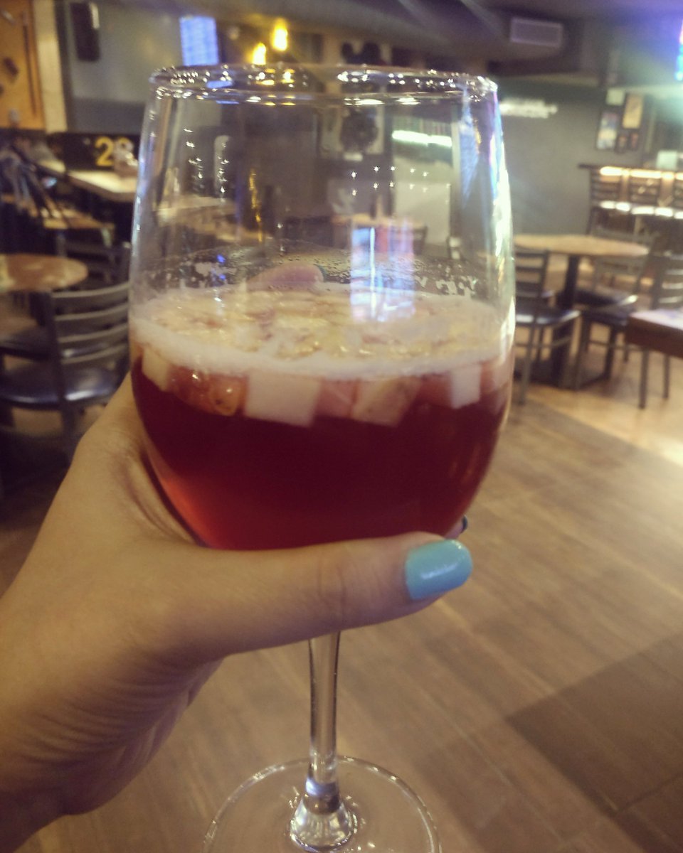 flavours_savour's tweet photo. Save water, Drink Sangria!
& dis Virgin Sangria from Agent Jack's ws just too good!
I ws quite skeptical about it. But to my wonder, I really liked it wid d perfectly balanced fruity taste!
#FlavoursToSavour #TheEngineersKitchen #F2S #beverage #WednesdayWisdom #wellnesswednesday https://t.co/QltEgcFnXf