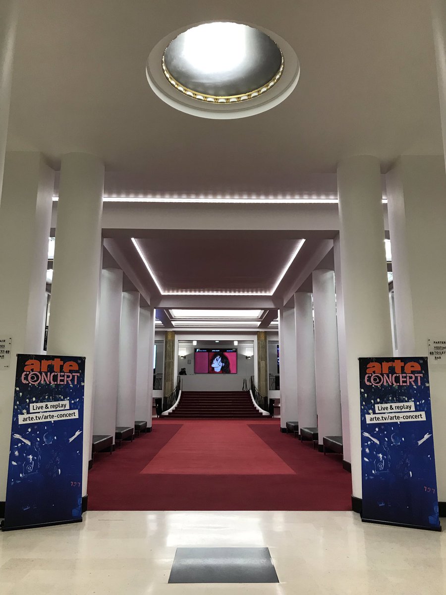christellamont1's tweet photo. Rendez-vous sur @ARTEconcertFR pour le livestream ou directement à la @sallepleyel pour le concert de @annacalvi dès 19.30 #hunter #rock https://t.co/tzt2tELUOA