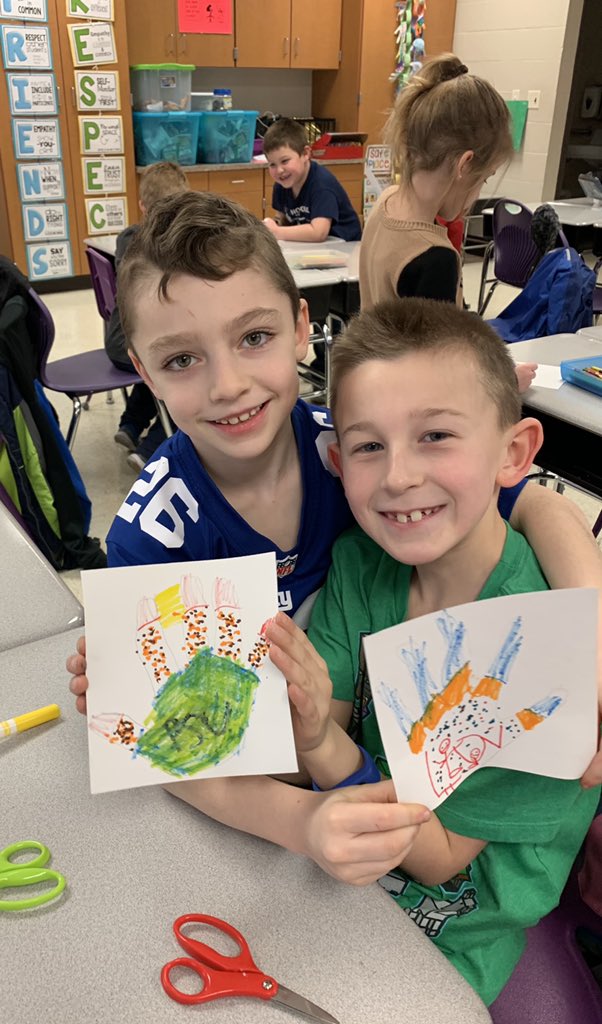 KimLandauer's tweet photo. GKC is in full swing ❤️ Creating kind-hearted handprints 🖐 #keepkindnessgoing #greatkindnesschallenge https://t.co/H2aTAjcdoX