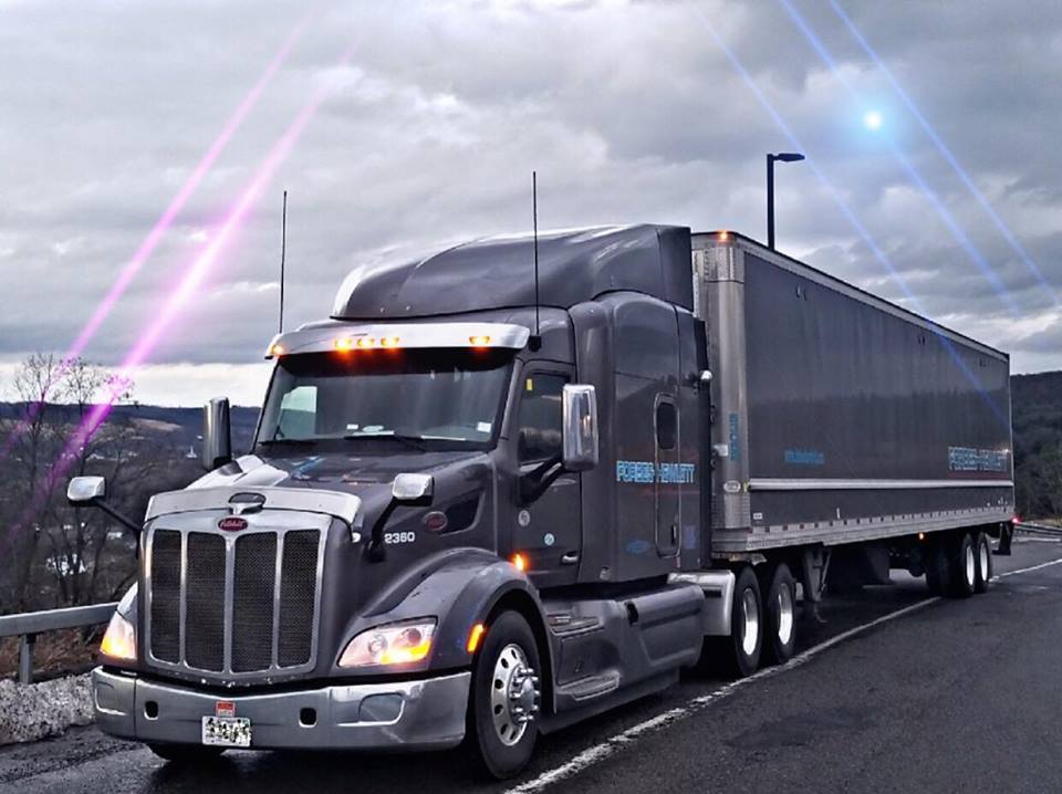 ForbesHewlett's tweet photo. When I’m sad, she comes to me with a thousand smiles 🎵🎵
#forbeshewlett #earnmorewithforbes #jointhefamily #humpday #trucking #truckporn #truckerlife #18wheeler #semitruck #thankatrucker #puttingstyleineverymile #stylinandprofilin #peterbilt #jimihendrix  #bellletstalk https://t.co/Lnc1ScHvaC
