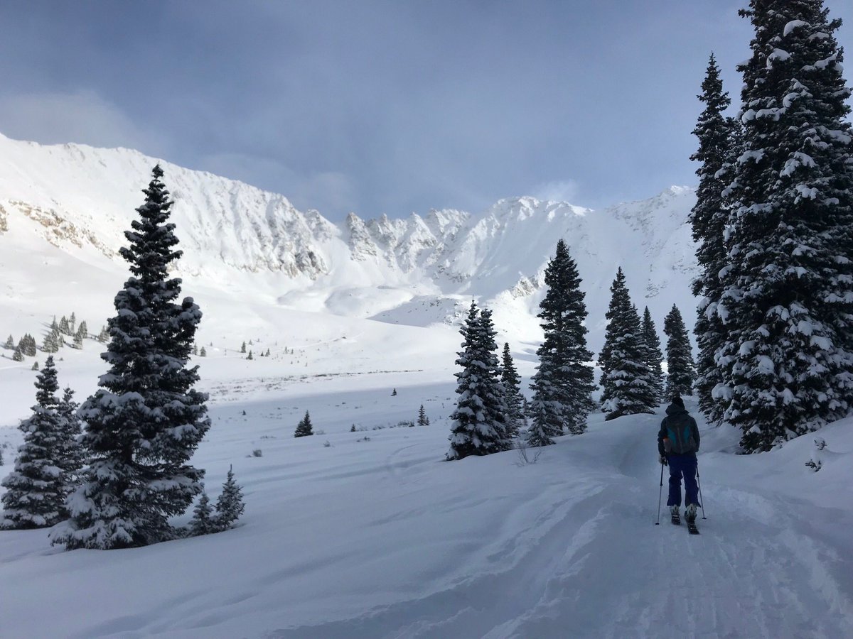 Nothing like hitting the trails in #vail to break up the mid-week monotony

#ski #skiing #snowboard #snowboarding #snowsports #colorado #powderday #luxurytravel