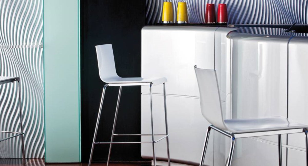 idiliq's tweet photo. Kuadra es un taburete de líneas elegantes y sencillas, diseñado para encajar en cualquier estilo decorativo, sea un negocio, un evento, un stand, o una casa. Ligero y apilable, es ideal para un uso intensivo, y capaz de satisfacer a los clientes mas exigentes. En idiliq. https://t.co/TAmBhPel6X