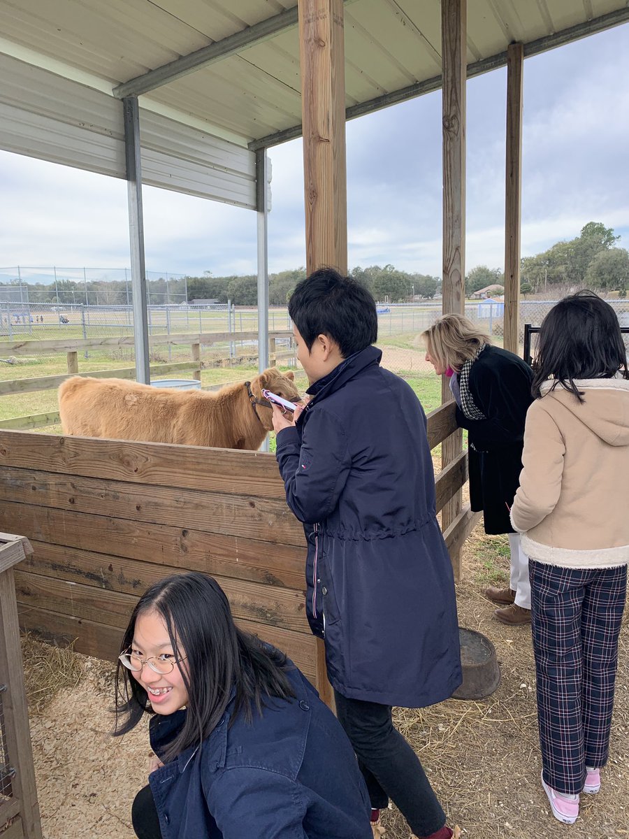 BMSPantherPride's tweet photo. Visiting the animals #BMSFFA https://t.co/aVyPxTP9O2