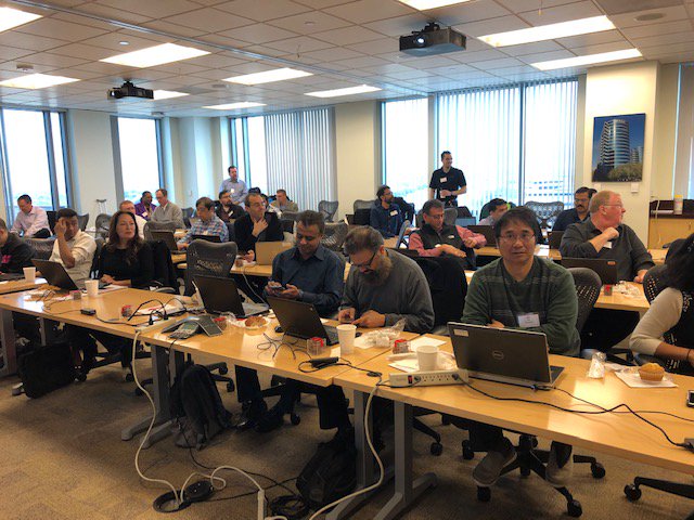 SimoneEGeib's tweet image. Full house at #OracleIntegration Day in Dallas today #OIC #iPaaS