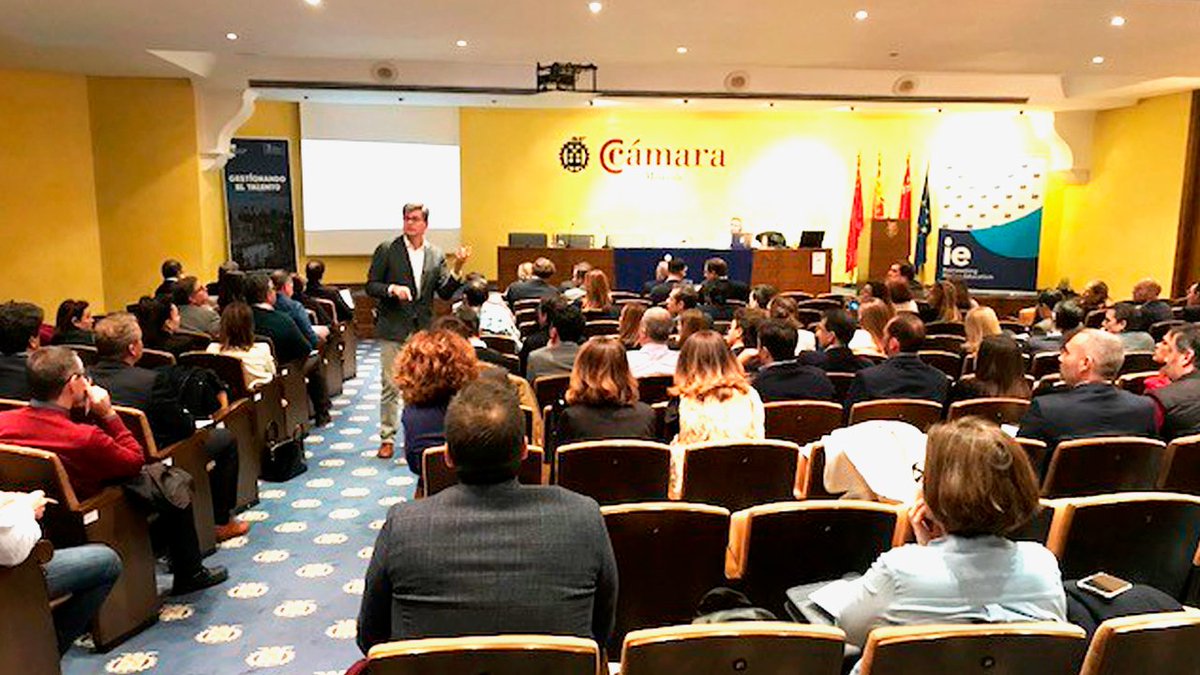 IEExecutiveEdu's tweet photo. En el marco de las actividades del Advanced Management Program Murcia, se presentó el pasado lunes con gran éxito el #workshop “Futuro del #Trabajo... Trabajo del futuro”. Un evento realizado en la @camaramurcia, en el cual se habló de #innovación y #TransformacionDigital. #ieamp https://t.co/7KVyzhL6KS