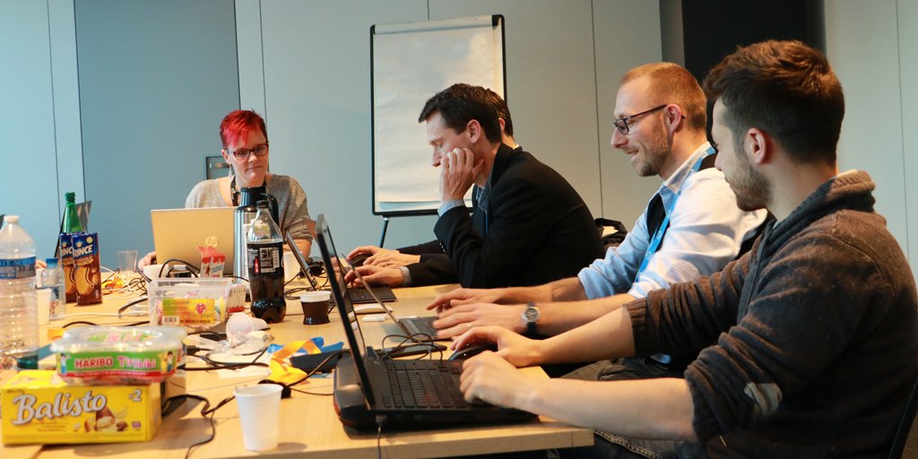 VilogiaGroupe's tweet photo. [#HackathonvilogIA] C'est la fin de la première journée. Les équipes s’organisent. Le travail continue ce soir. #IA #intelligenceartificielle #numerique https://t.co/aXjHqfXmon