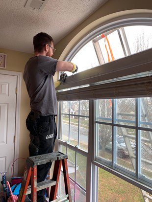 Windsor_Windows's tweet image. Lending a hand to a dedicated employee. Read about our latest Windsor Employee Home Makeover: windsorwindows.com/news/lending-a…

#WindsorWednesday #WorthwhileWork