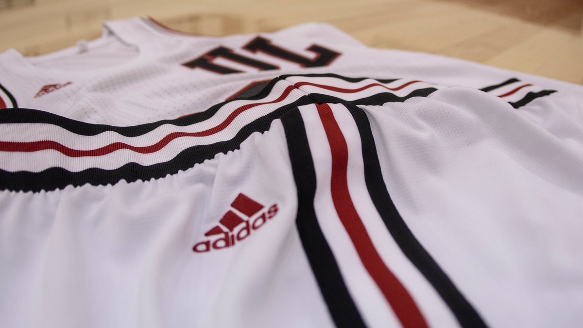 LouisvilleWBB's tweet image. Inspired by a classic. Ready for primetime.
 
Thursday night threads 🔥🔥🔥
 
#GoCards