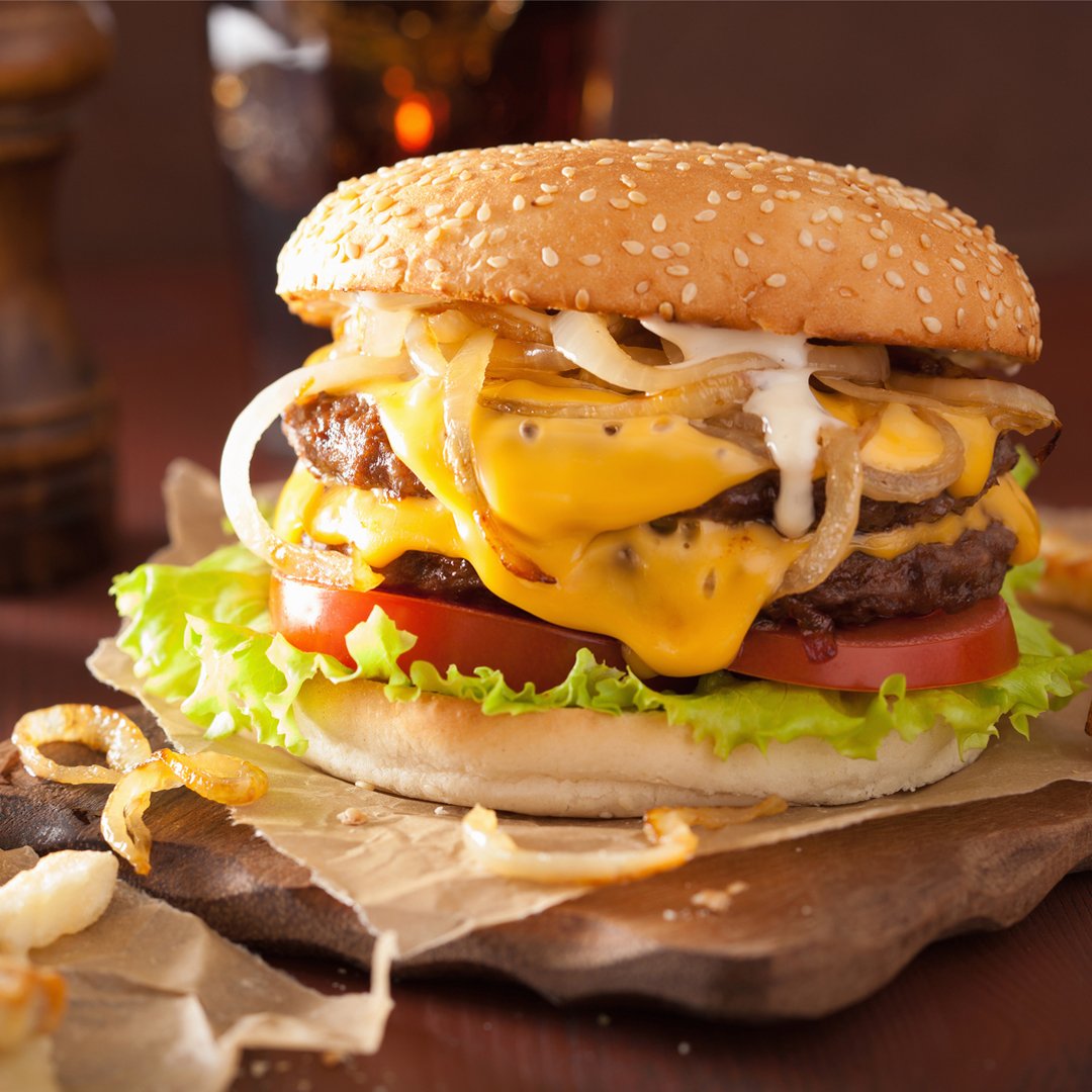 Lunch Plans? Head over to the link in our bio for deals on food in Niagara. 

Places like Mick &amp; Angelos where the burgers are savoury and the cheese is hot 🔥
#FlavourPassport #MickandAngelos #NiagaraFallsLunchDeals